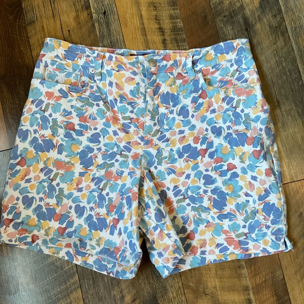 Gloria Vanderbilt Amanda Watercolor Floral Shorts 12